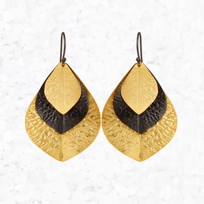 Leaf earrings in gold and black