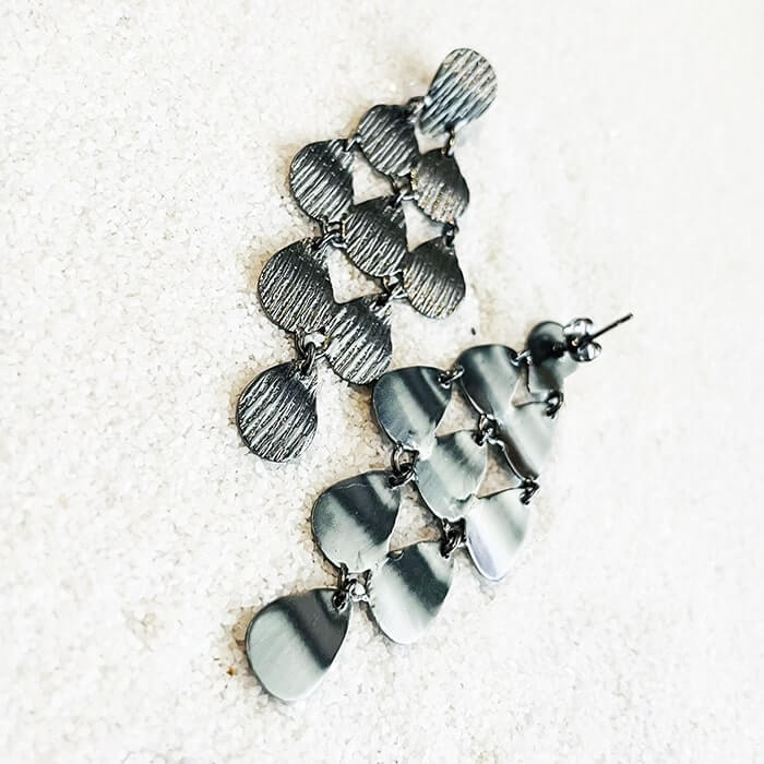 dangle earrings black 