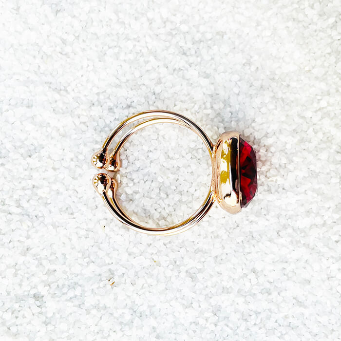 Red ring with a red swarovski set in rose gold | adjustable ring