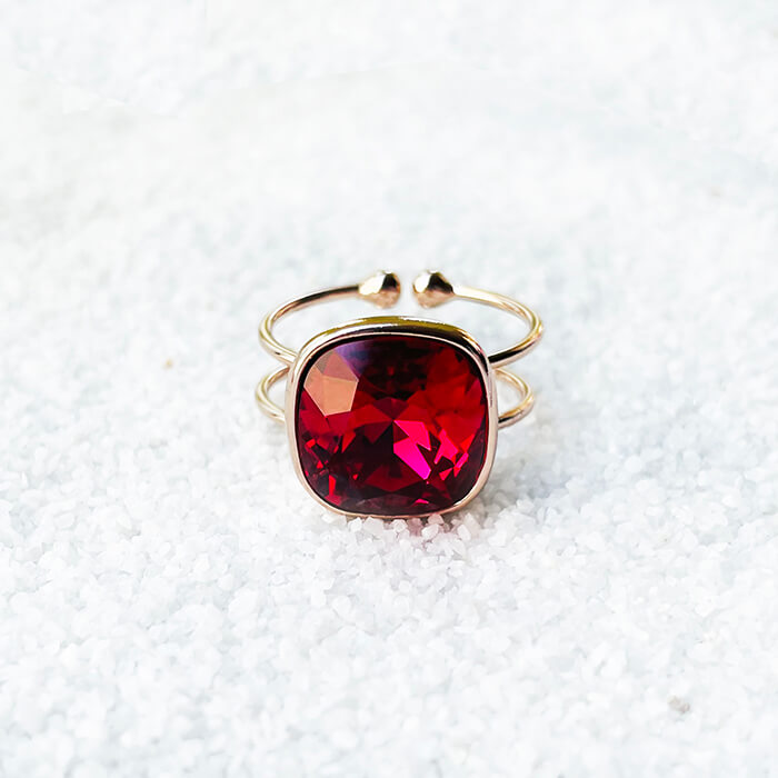 Red ring with a red swarovski set in rose gold