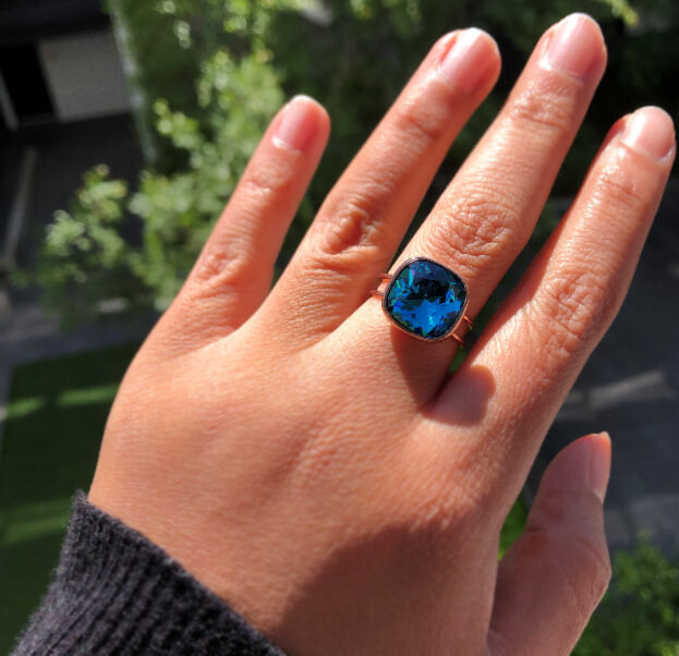 Indicolite swarovski ring in rose gold on hand